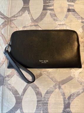 kate spade Black Leather Zip-Top Toiletry Halo Wristlet. New. Never used.